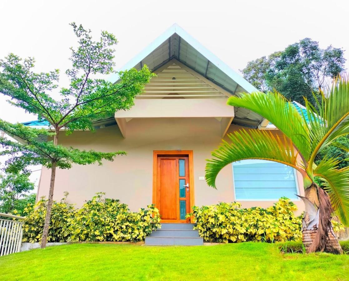 Aveda Munnar Mountains And Mist Hotel Exterior photo