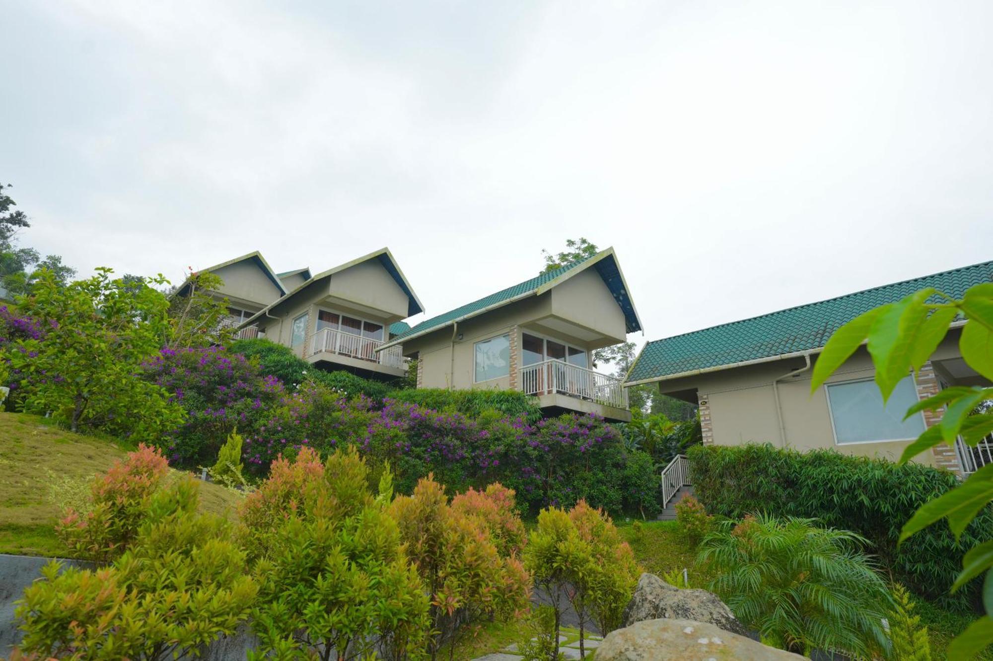 Aveda Munnar Mountains And Mist Hotel Exterior photo
