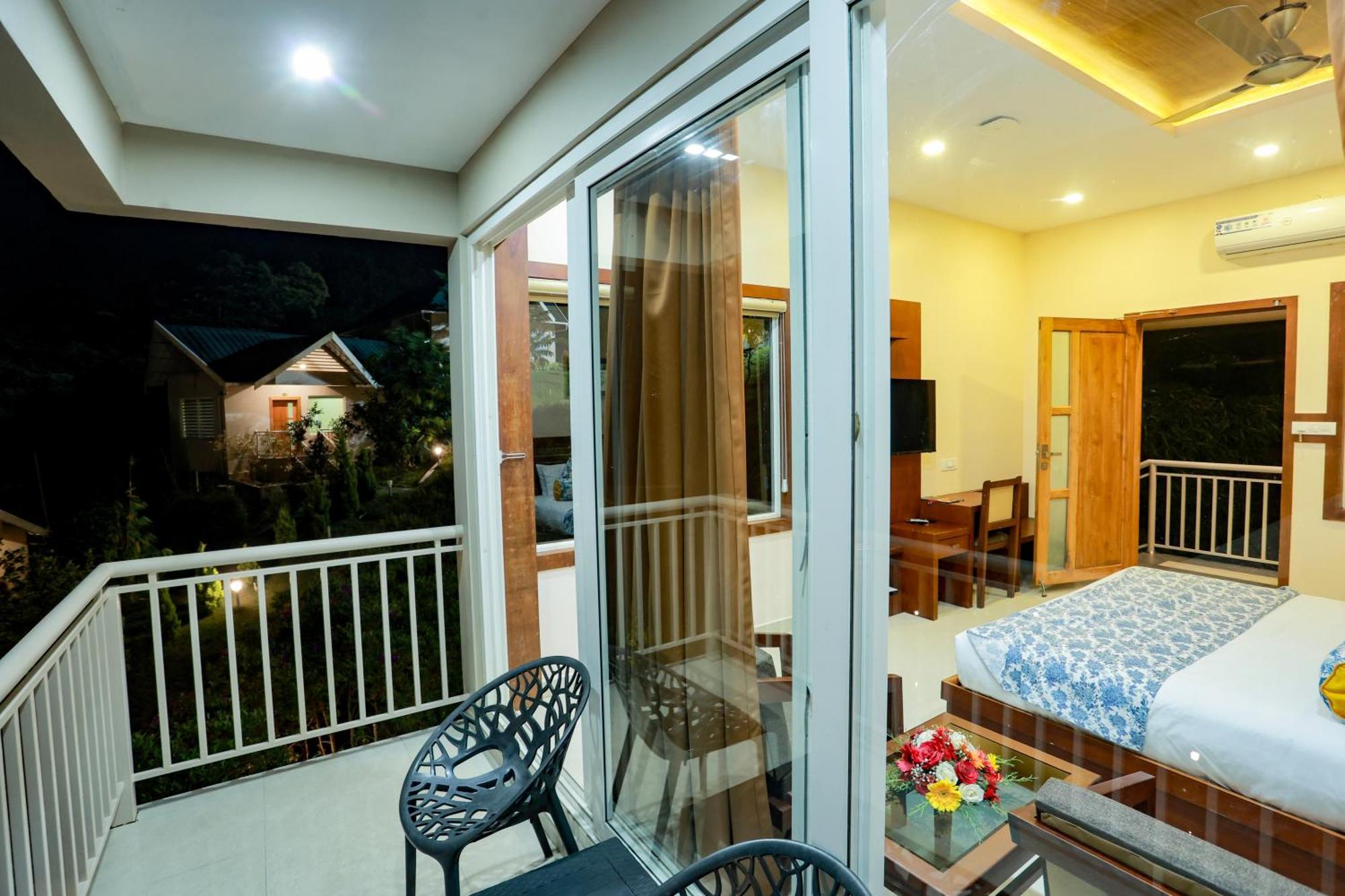 Aveda Munnar Mountains And Mist Hotel Exterior photo
