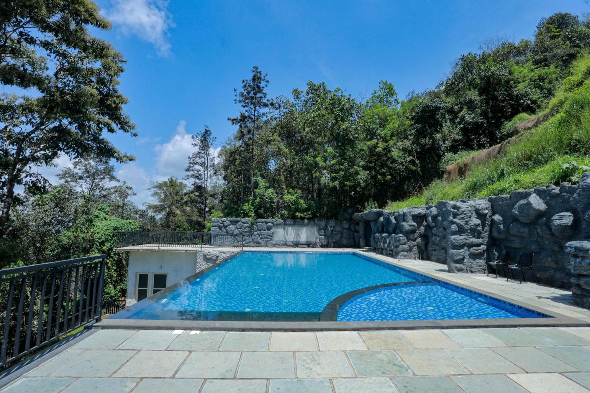 Aveda Munnar Mountains And Mist Hotel Exterior photo